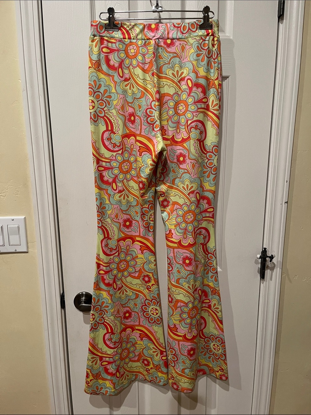 High-Rise Multicolor Floral Flare-Leg Leggings - Picture 3 of 4
